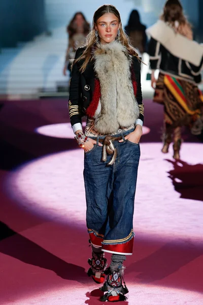 Look 24